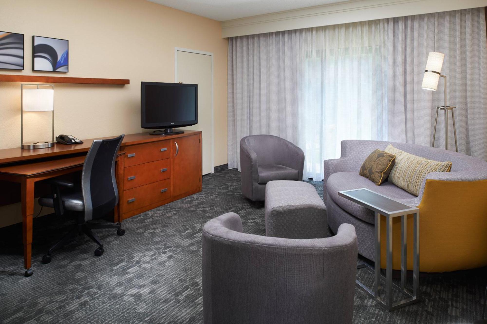 Готель Courtyard By Marriott Lexington North Екстер'єр фото