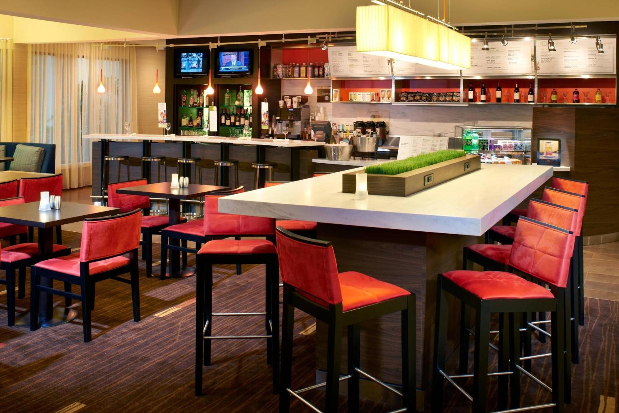 Готель Courtyard By Marriott Lexington North Ресторан фото