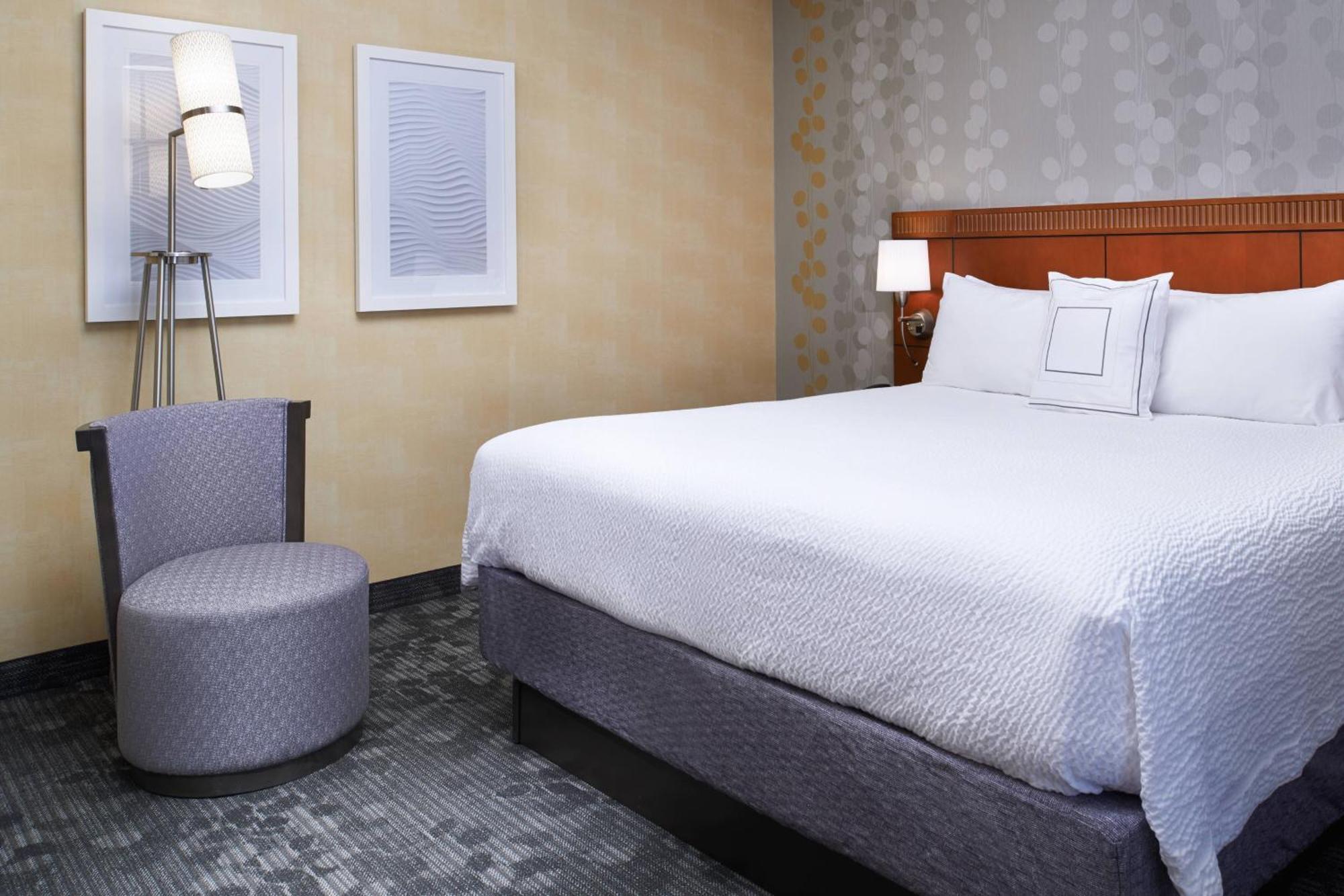 Готель Courtyard By Marriott Lexington North Екстер'єр фото