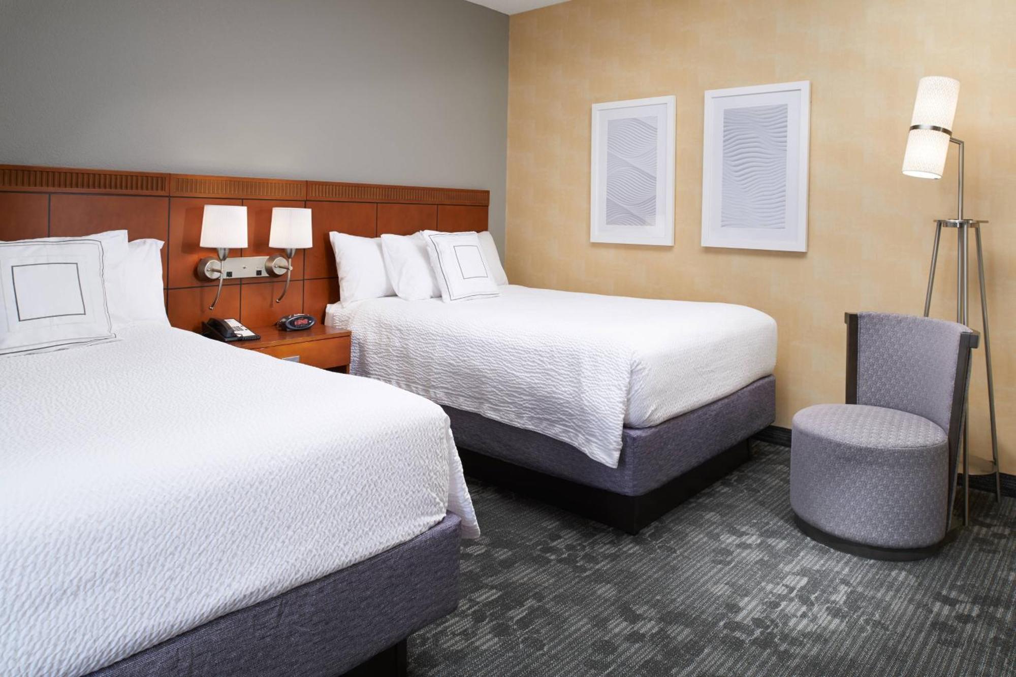 Готель Courtyard By Marriott Lexington North Екстер'єр фото