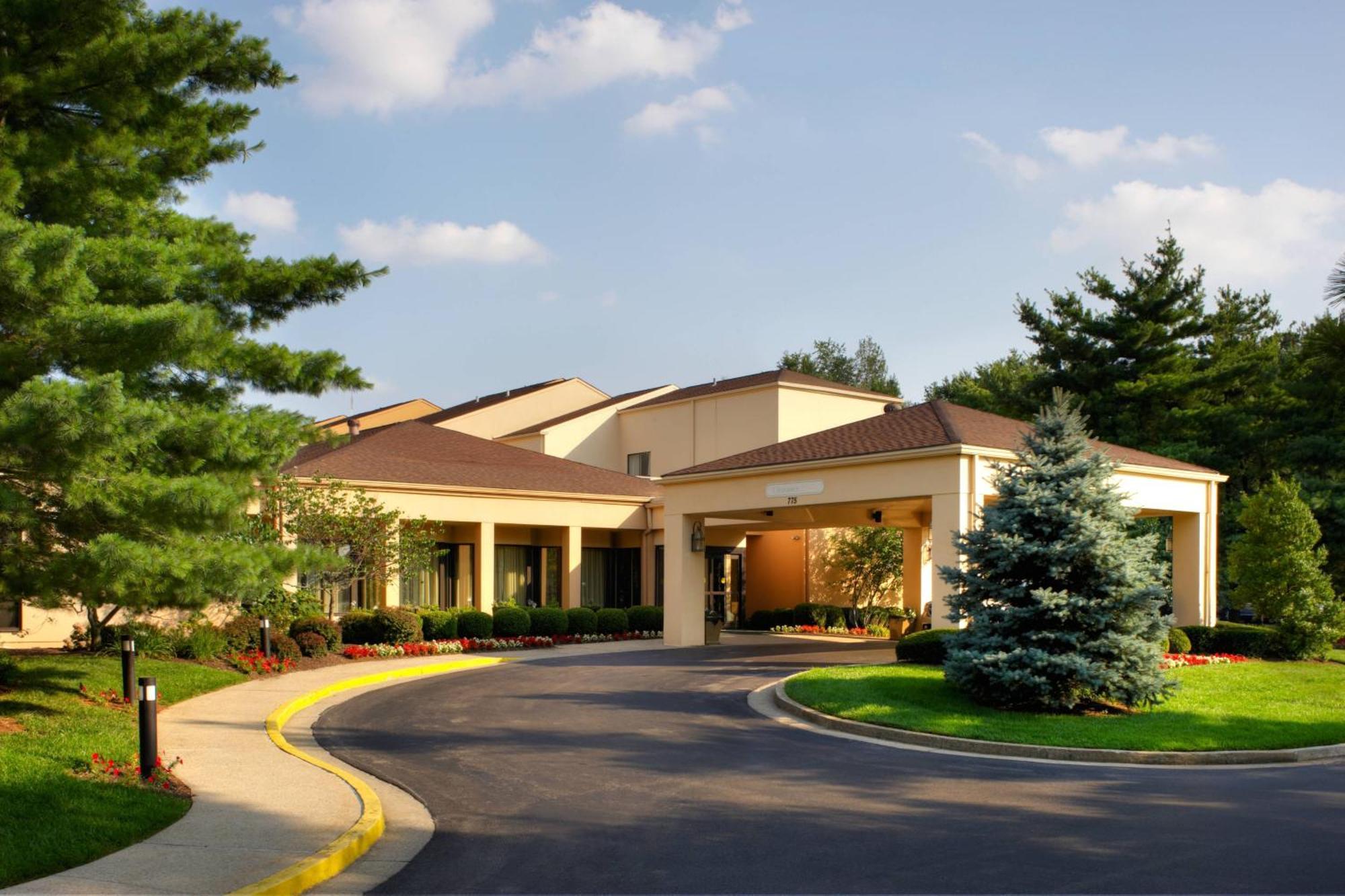 Готель Courtyard By Marriott Lexington North Екстер'єр фото
