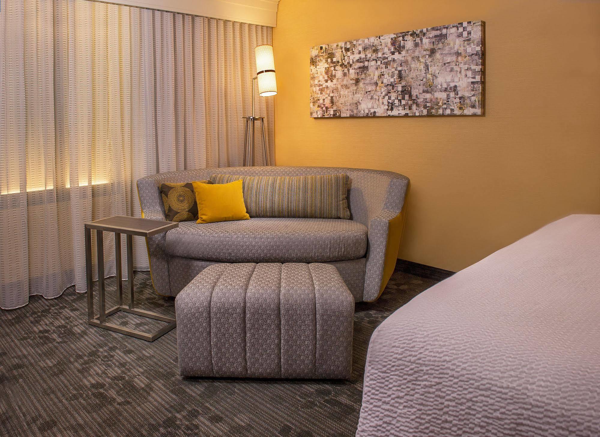 Готель Courtyard By Marriott Lexington North Екстер'єр фото